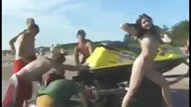 Надувний дельфін і б ...