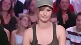 # Дуже Гола кицька п ...