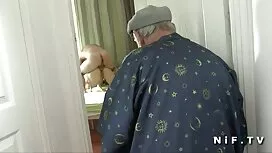 Спрагла мама стрибає ...