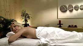 Кицька їсть sestra p ...