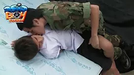 Він плаває в sestra  ...